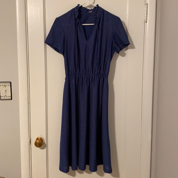 Dresses & Skirts - Vintage navy polka dot dress with belt